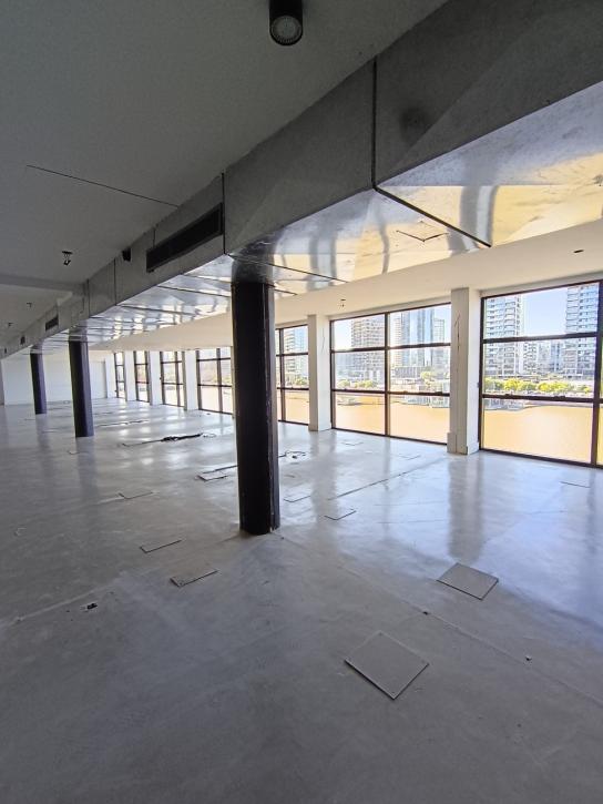 IMPECABLE OFCINA COMERCIAL CON COCHERAS en Alicia M. De Justo  VISTA AL DIQUE. - Imagen# 7