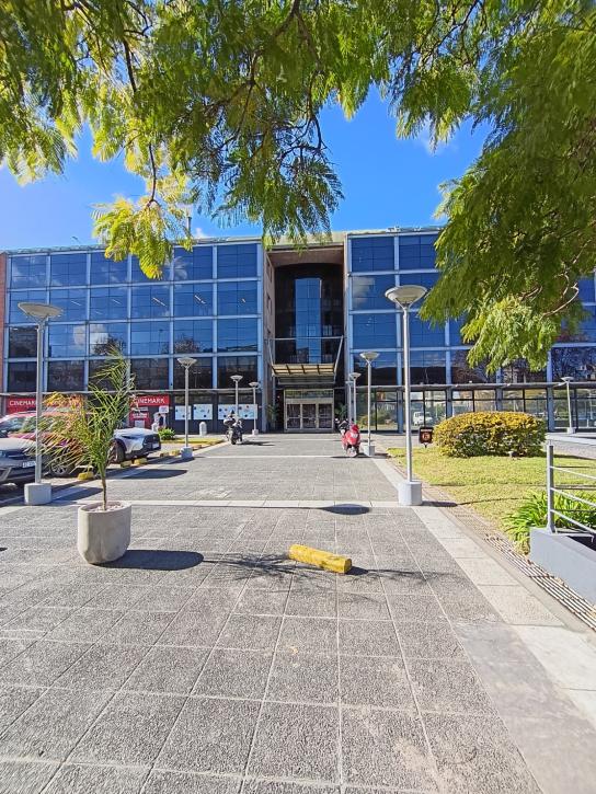 IMPECABLE OFCINA COMERCIAL CON COCHERAS en Alicia M. De Justo  VISTA AL DIQUE. - Imagen# 1