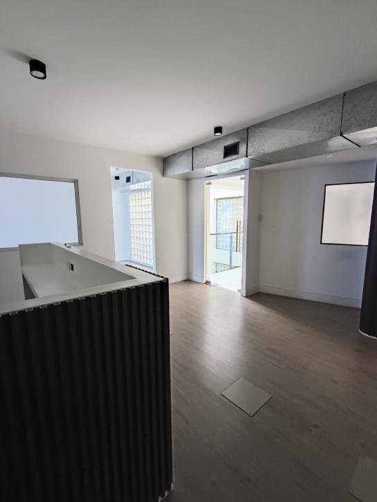 IMPECABLE OFCINA COMERCIAL CON COCHERAS en Alicia M. De Justo  VISTA AL DIQUE. - Imagen# 19