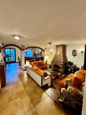Casa 6 Amb. C/3 Balcones, Fondo, Parrilla, Garage - Imagen# 2