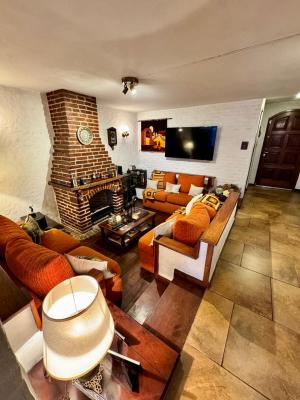 Casa 6 Amb. C/3 Balcones, Fondo, Parrilla, Garage - Imagen# 3
