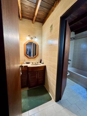 Casa 6 Amb. C/3 Balcones, Fondo, Parrilla, Garage - Imagen# 19