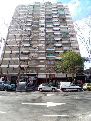 Excelente Depto. 2 Amb. C/balcon de Frente sobre Av Boedo - Imagen# 1