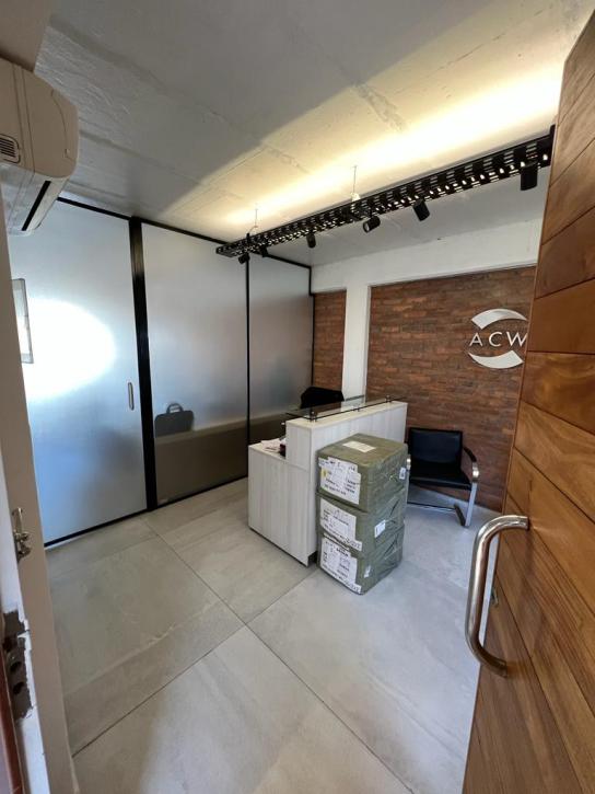 Excelente Oficina Comercial C/ Cochera - Imagen# 17