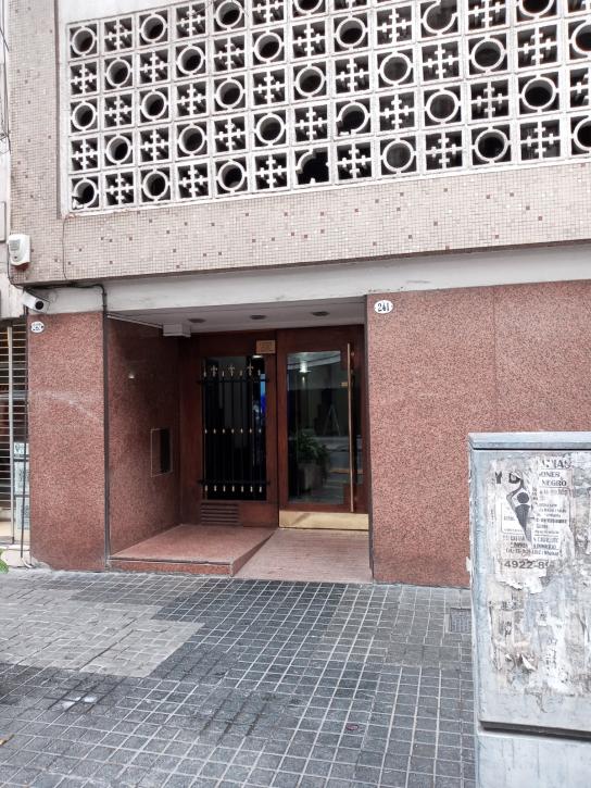 EXCELENTE Departamento de 2 ambientes al lateral - Imagen# 2